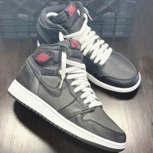 Air Jordan 1 Retro High OG Wmns 7 Youth 5.5 FLAWLESS AND BA!!! Fast shipper